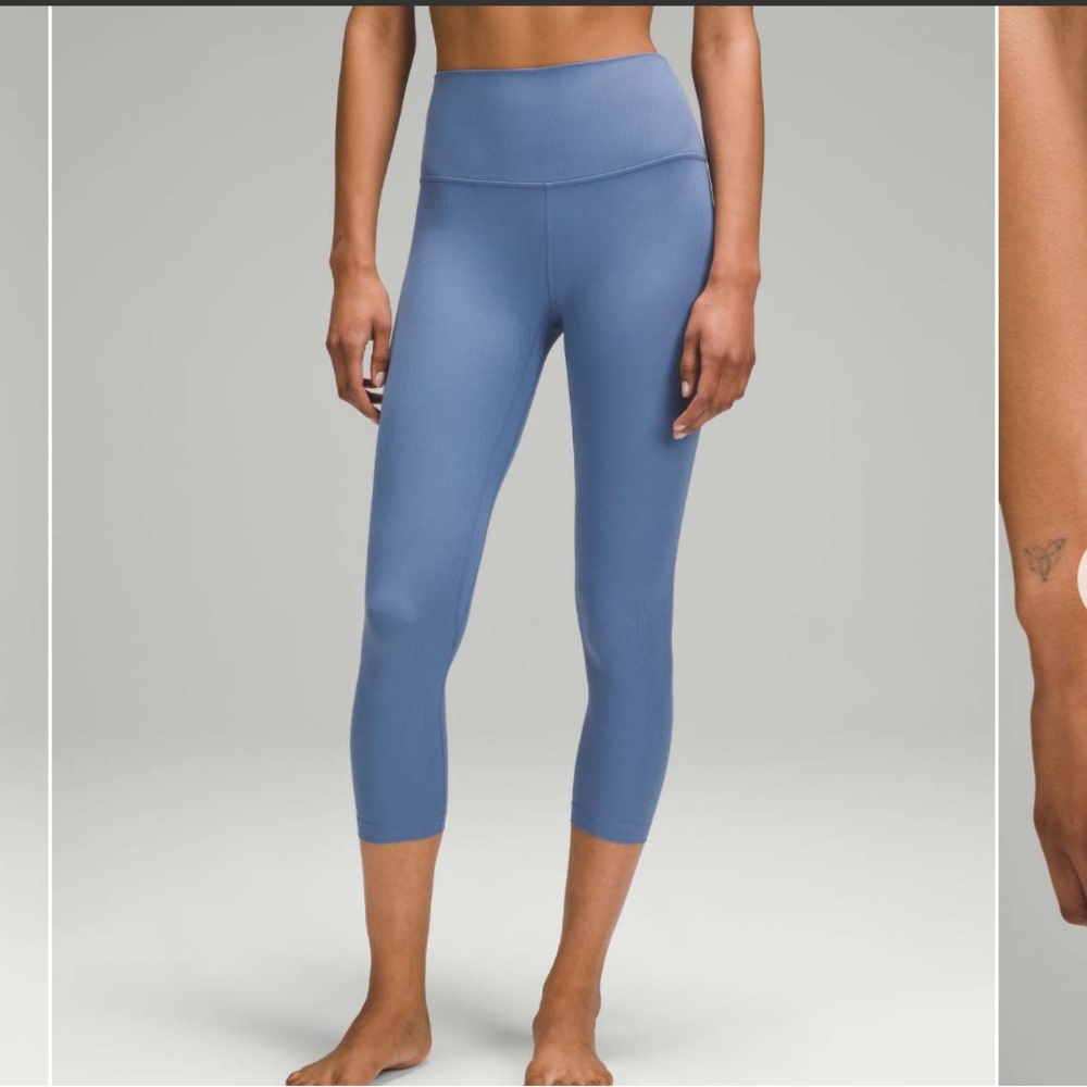 EUC Lululemon Align High-Rise Ribbed Crop 23"
Oasis Blue Size 6